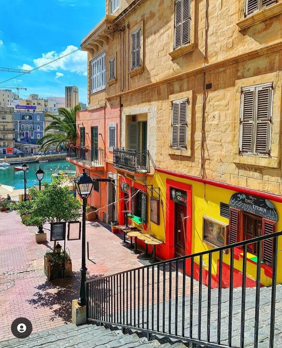 Sea View Over Valletta Area S2 Sliema