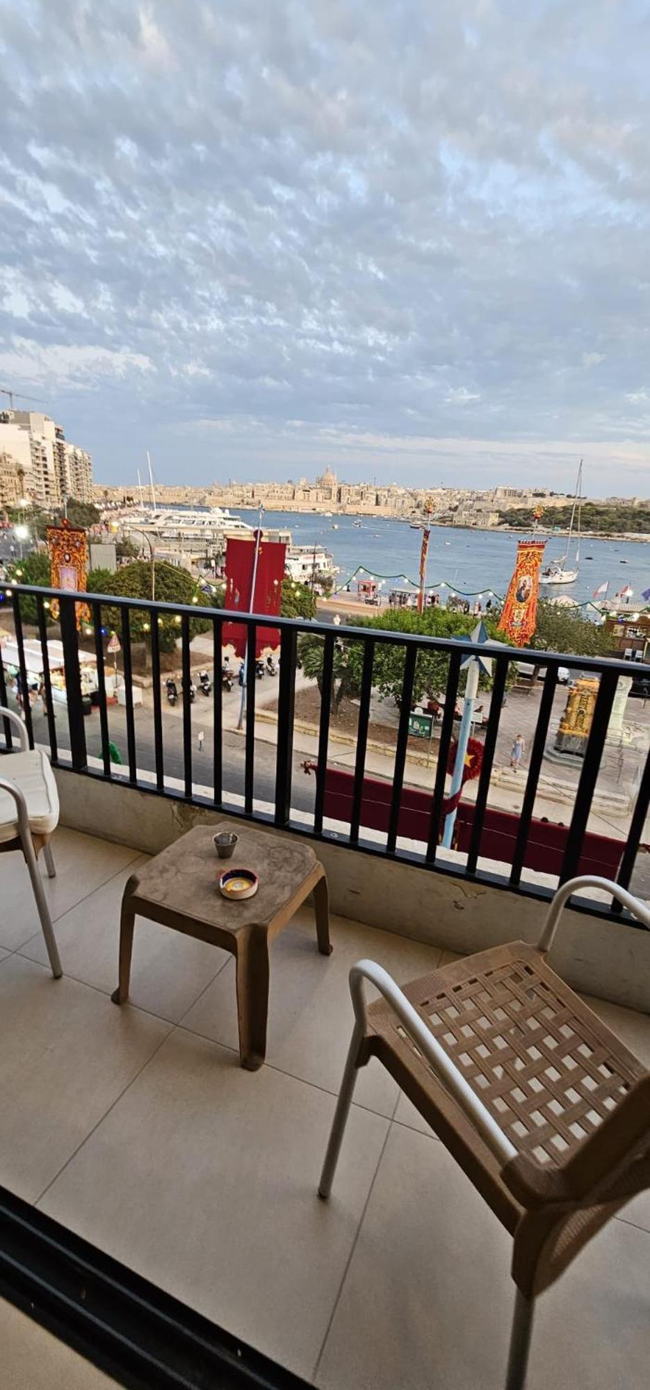 Sea View Over Valletta Area S2 Appartement