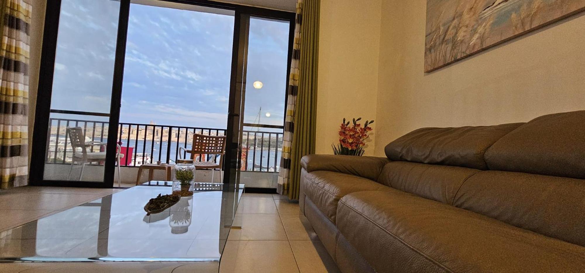 Sea View Over Valletta Area S2 * Sliema