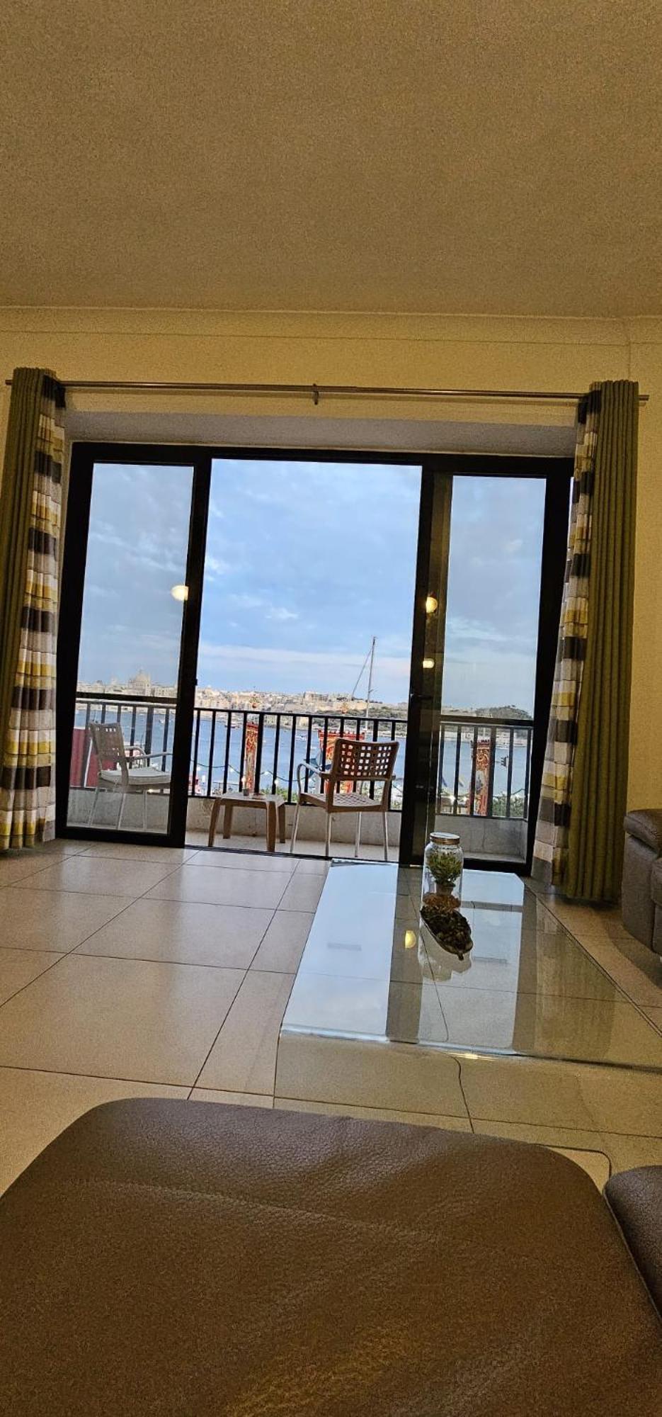 Sea View Over Valletta Area S2 Appartement