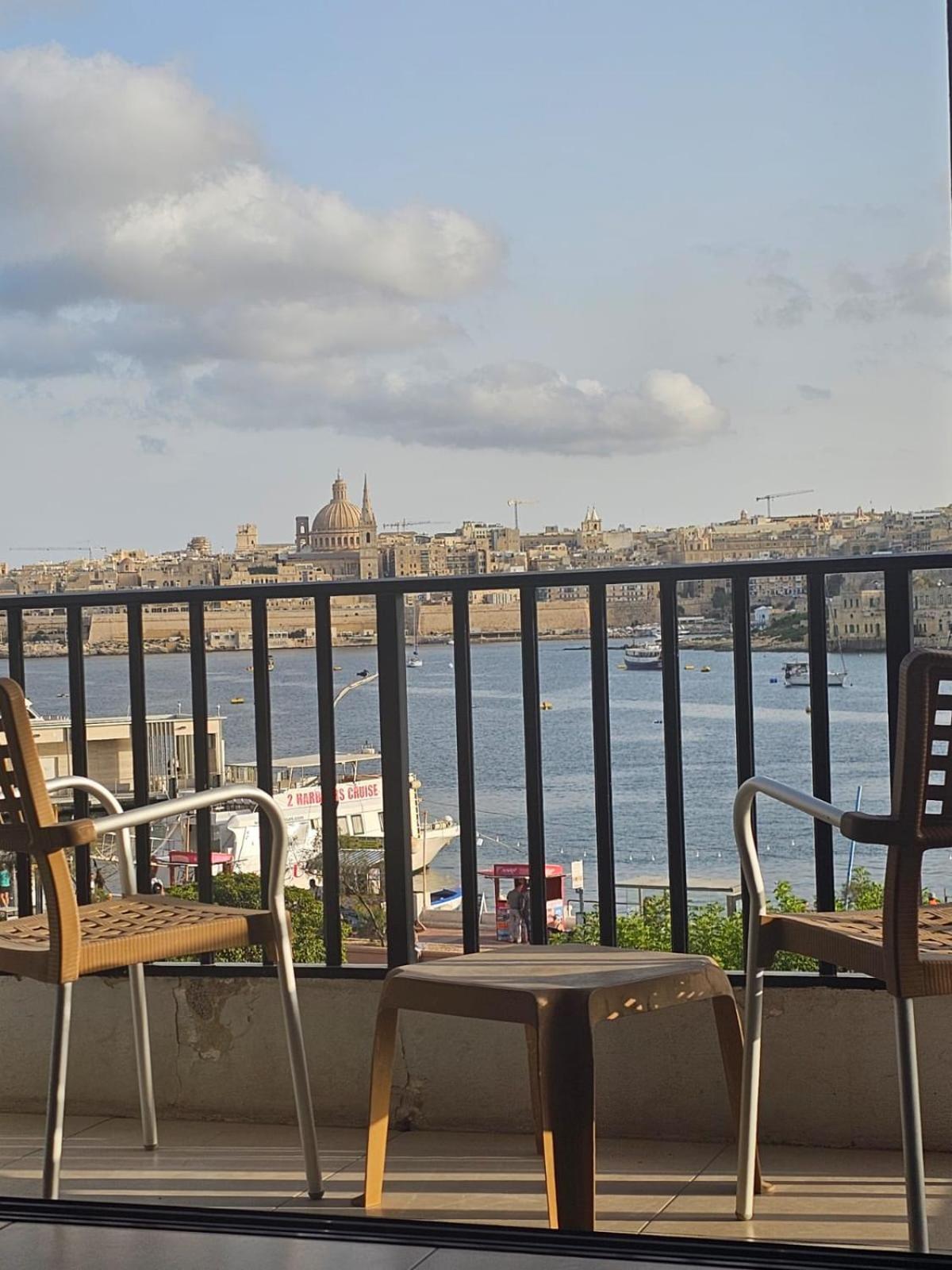 Sea View Over Valletta Area S2 Appartement